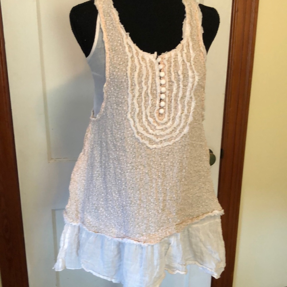 Funky People top. Cute floral like linen top but stretches.